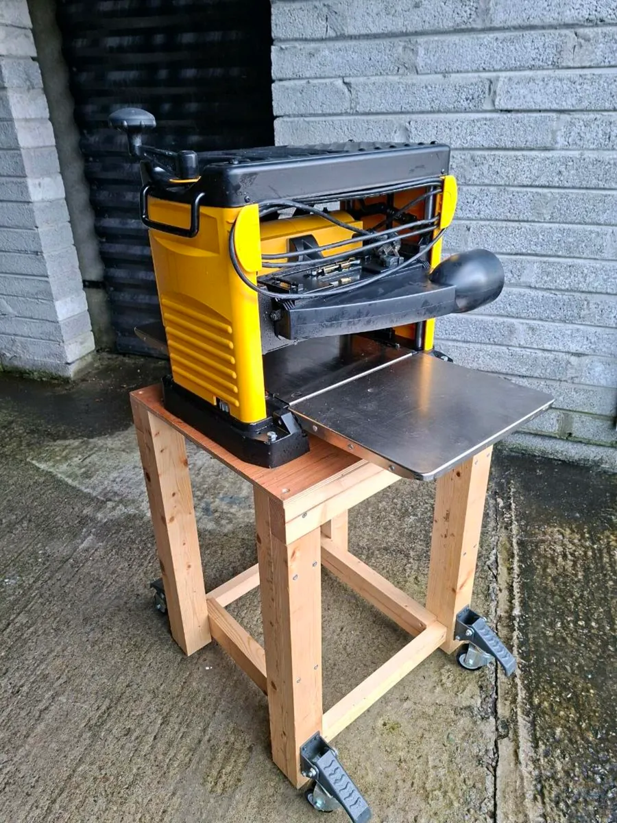 Dewalt DW733 thicknesser - Image 1