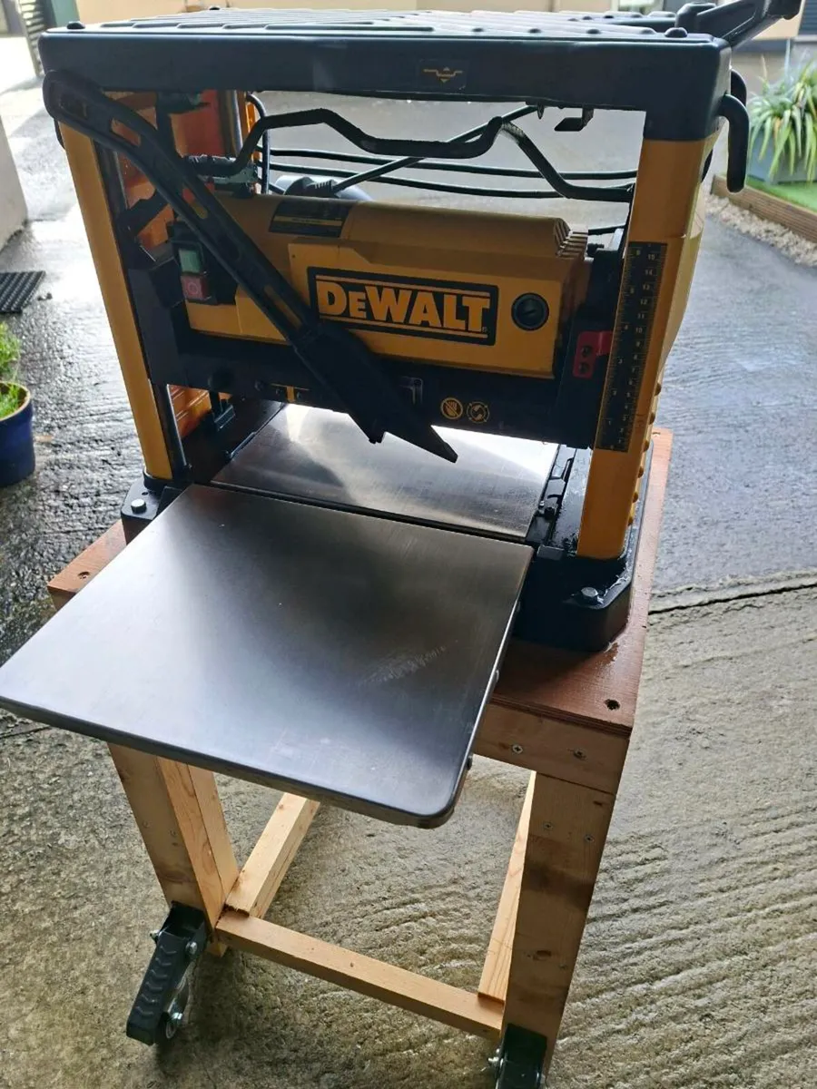 Dewalt DW733 thicknesser - Image 2