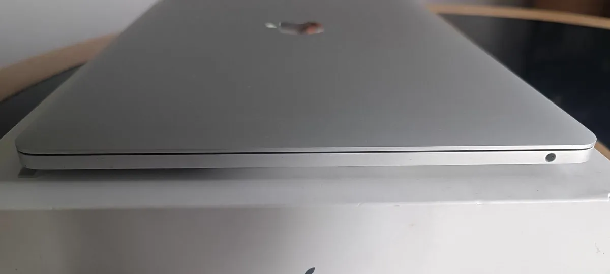 Apple MacBook Pro 2020 M1 13.3" 256GB SSD 8GB RAM - Image 2