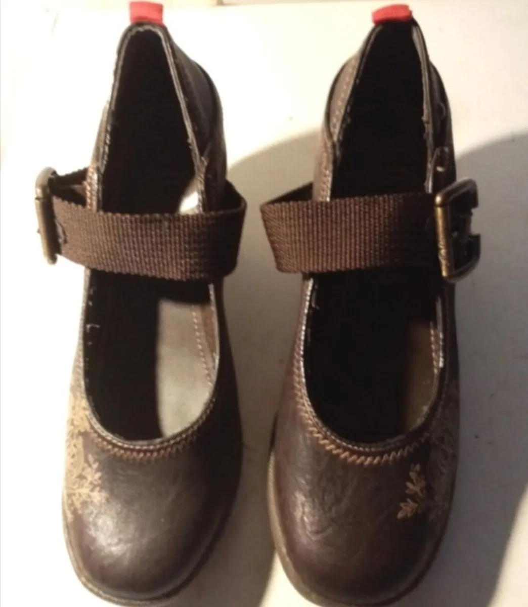 S Oliver Dark Brown Shoes with Gold Trim - Image 2