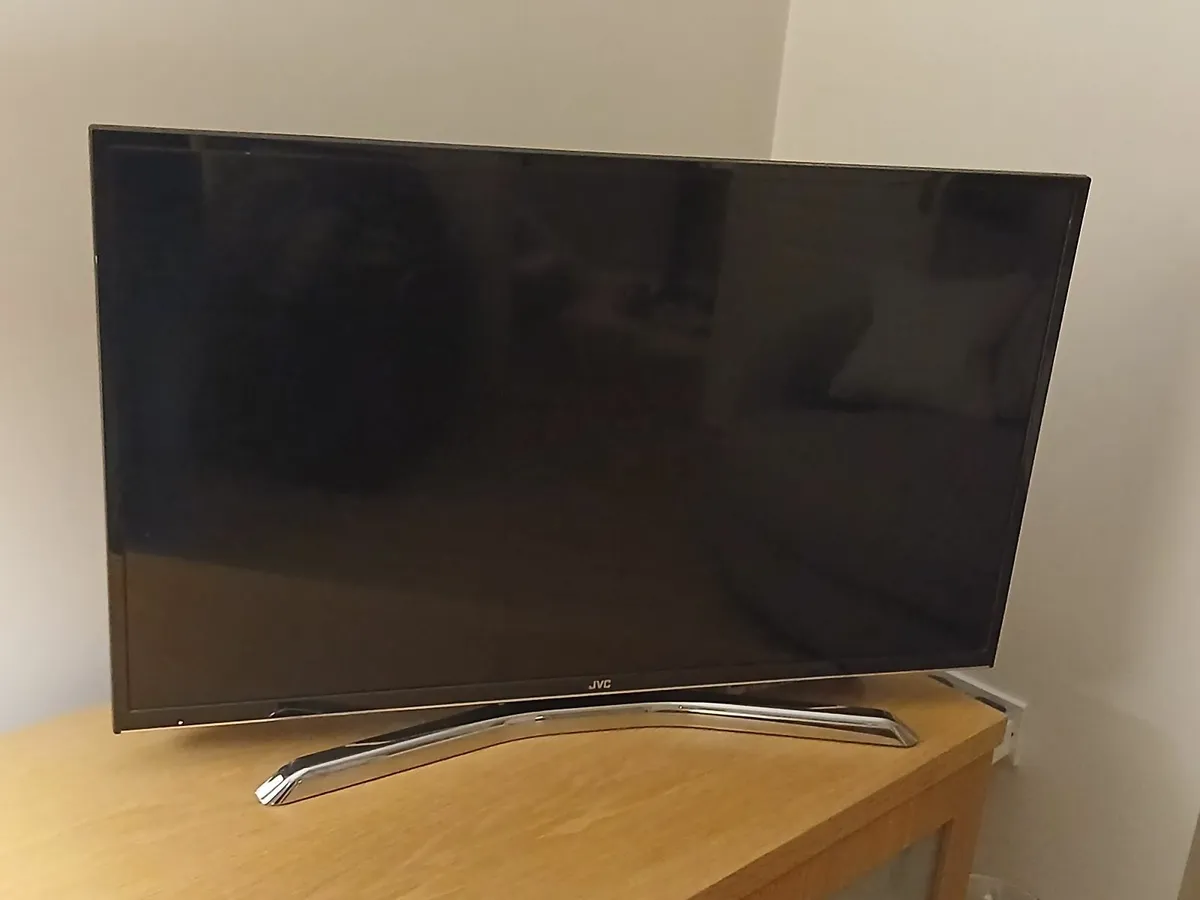 39" LED Smart HD TV - Image 4