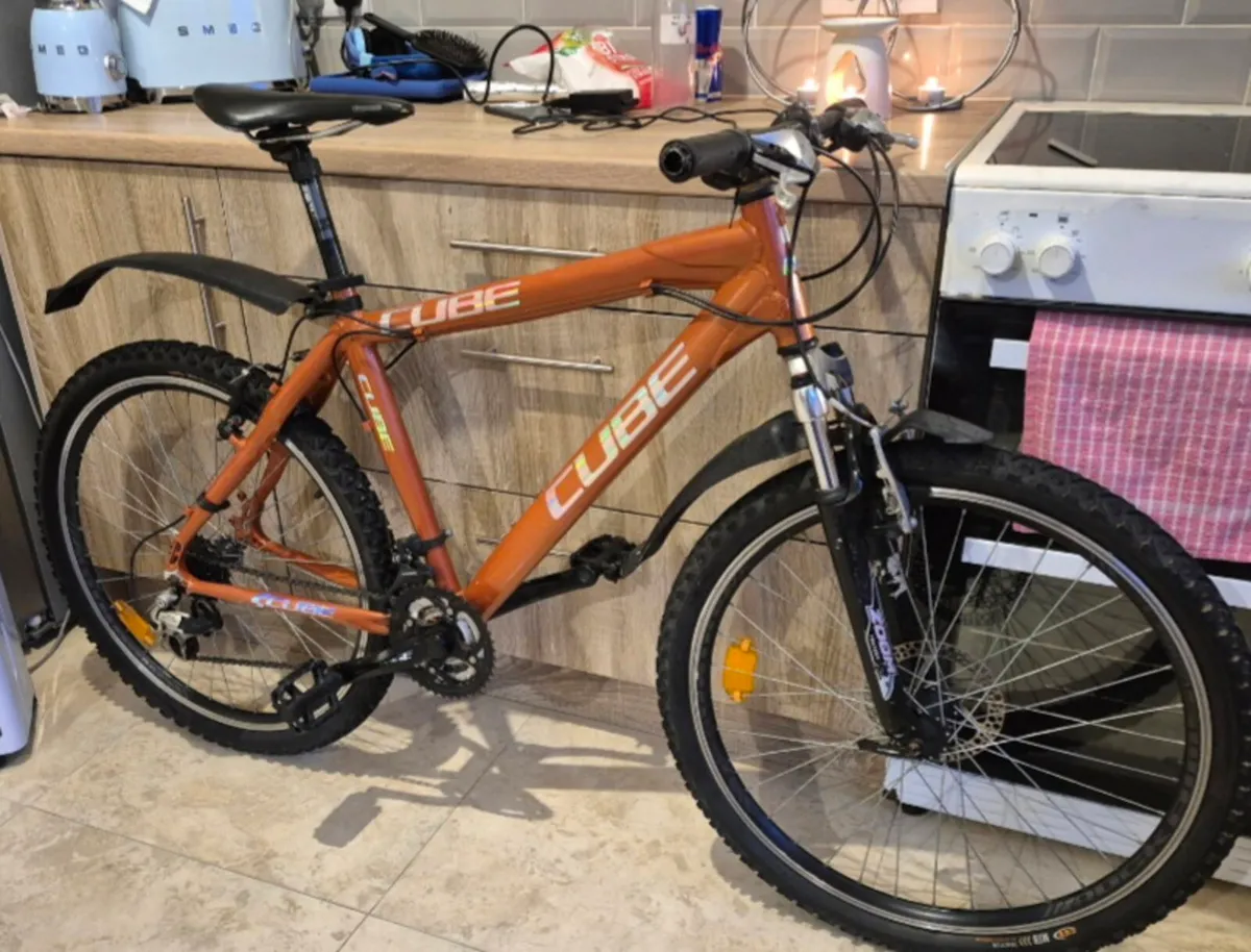 ADULTS CUBE AIB BIKE VERY GOOD CONDITION WHEELS 70 - Image 1