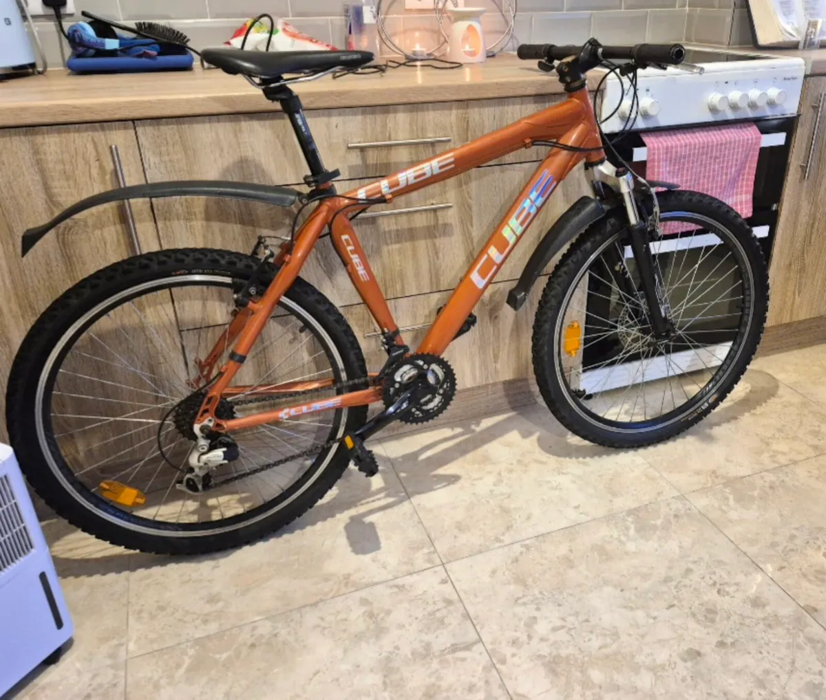ADULTS CUBE AIB BIKE VERY GOOD CONDITION WHEELS 70 - Image 2