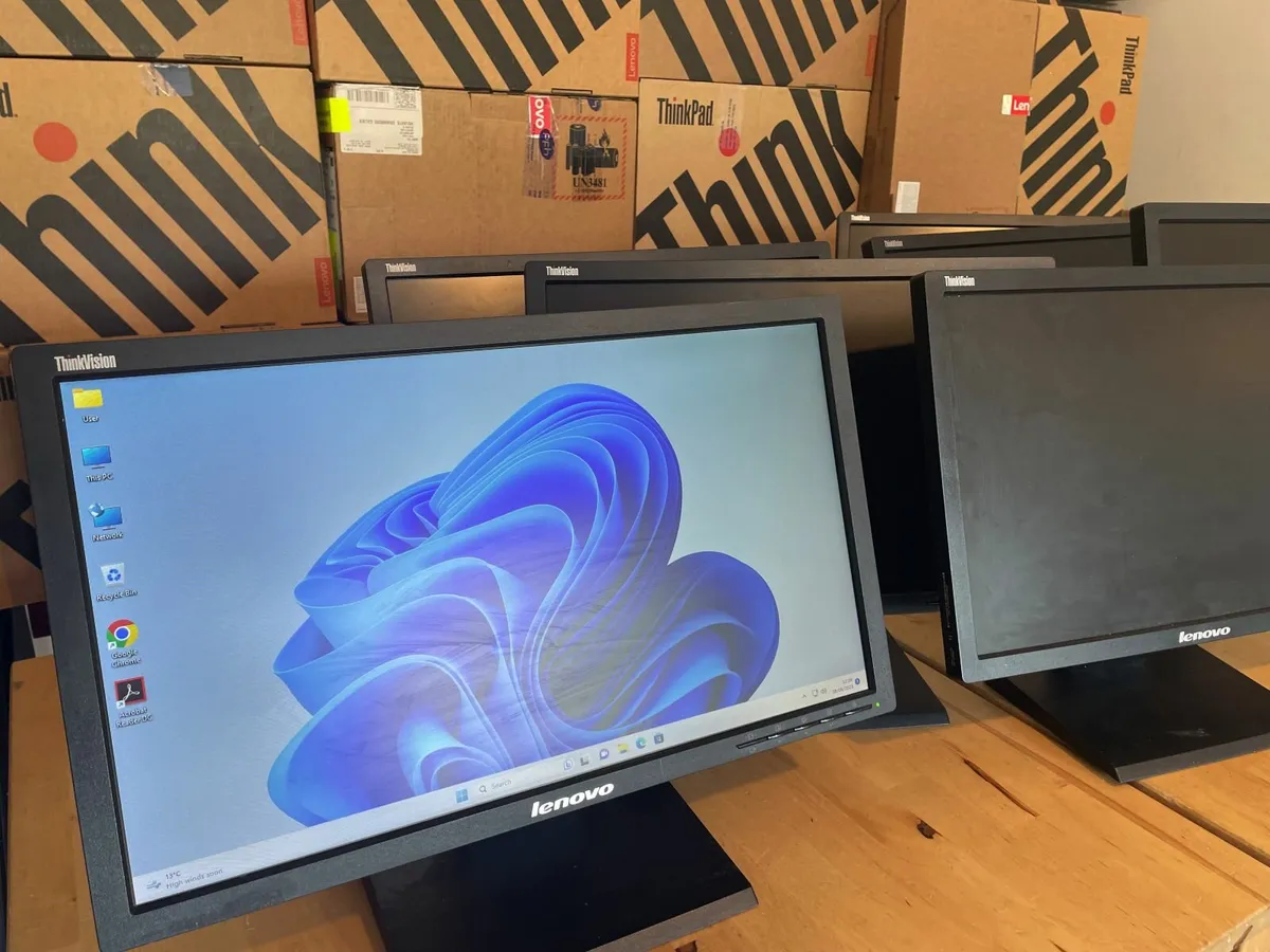 Assorted HP & Lenovo 19" Computer Flatscreens - Image 3