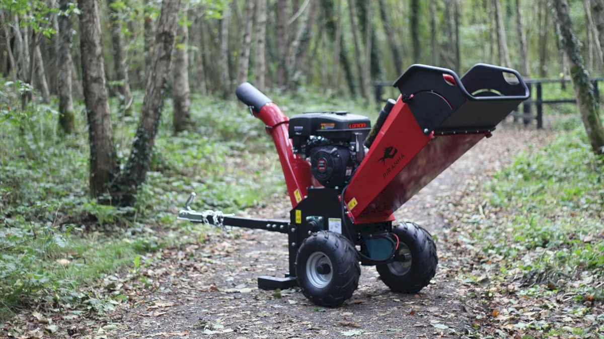 Piranha 15hp Woodchipper 120mm / 4.7" Capacity - Image 1