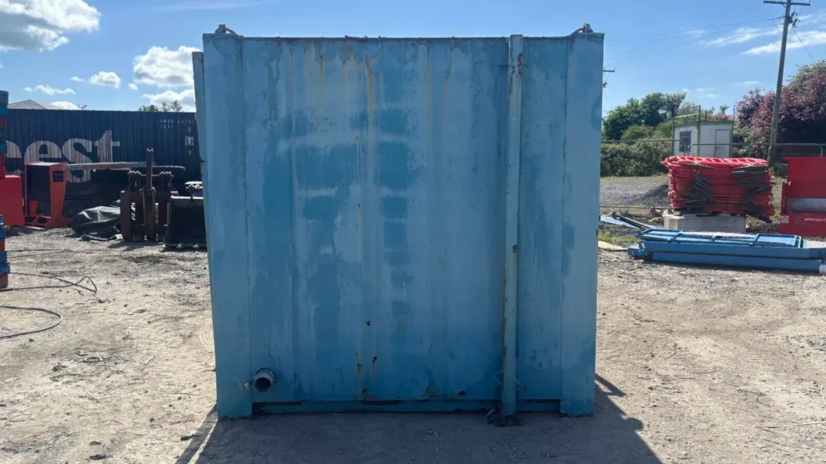 Multi-Person Toilet Block – 2 WC, 2 Urinals, 2 Sin - Image 4