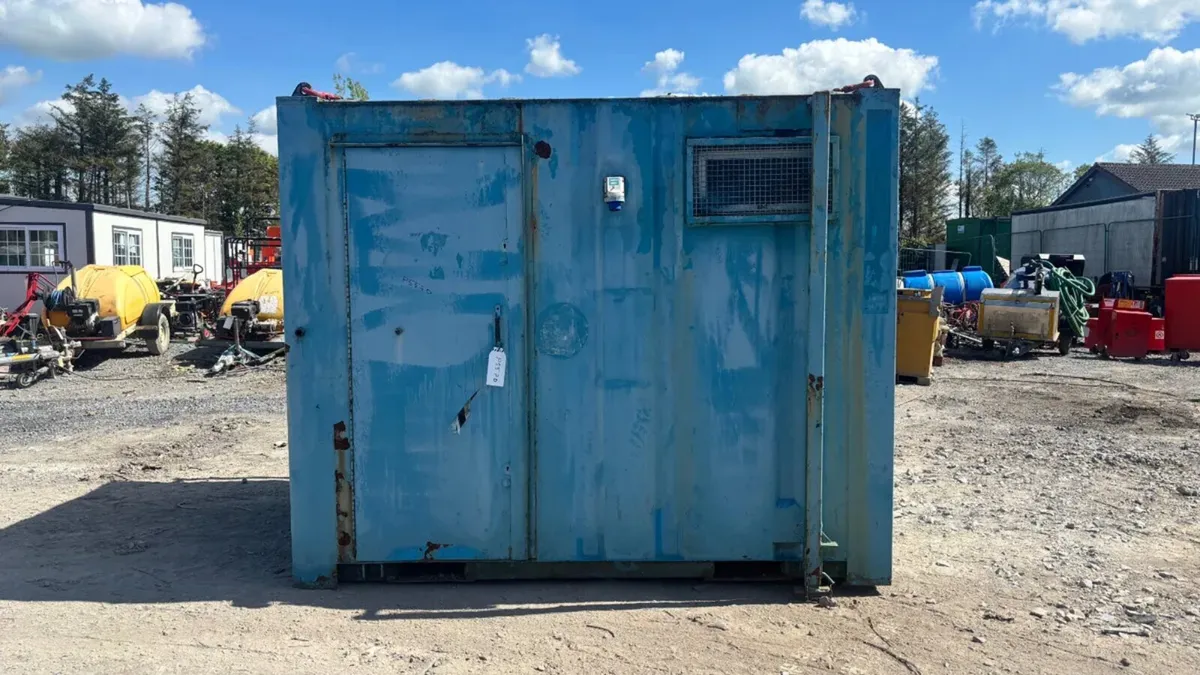 Multi-Person Toilet Block – 2 WC, 2 Urinals, 2 Sin - Image 2