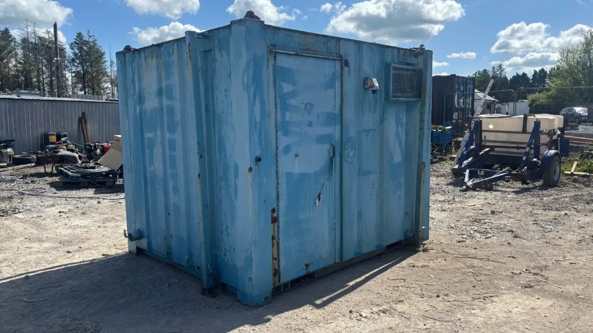 Multi-Person Toilet Block – 2 WC, 2 Urinals, 2 Sin - Image 1