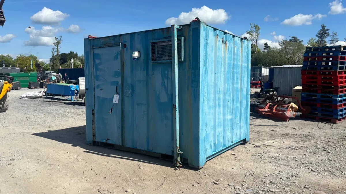 Multi-Person Toilet Block – 2 WC, 2 Urinals, 2 Sin - Image 3