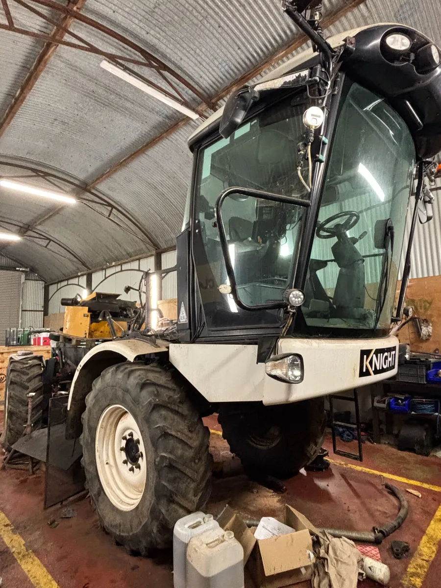 Knight 1840 Tractor Unit - Image 1