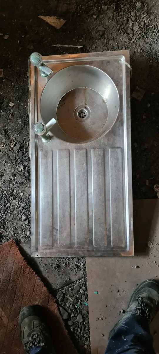 Selection of Stainless steel sinks with taps - Image 2