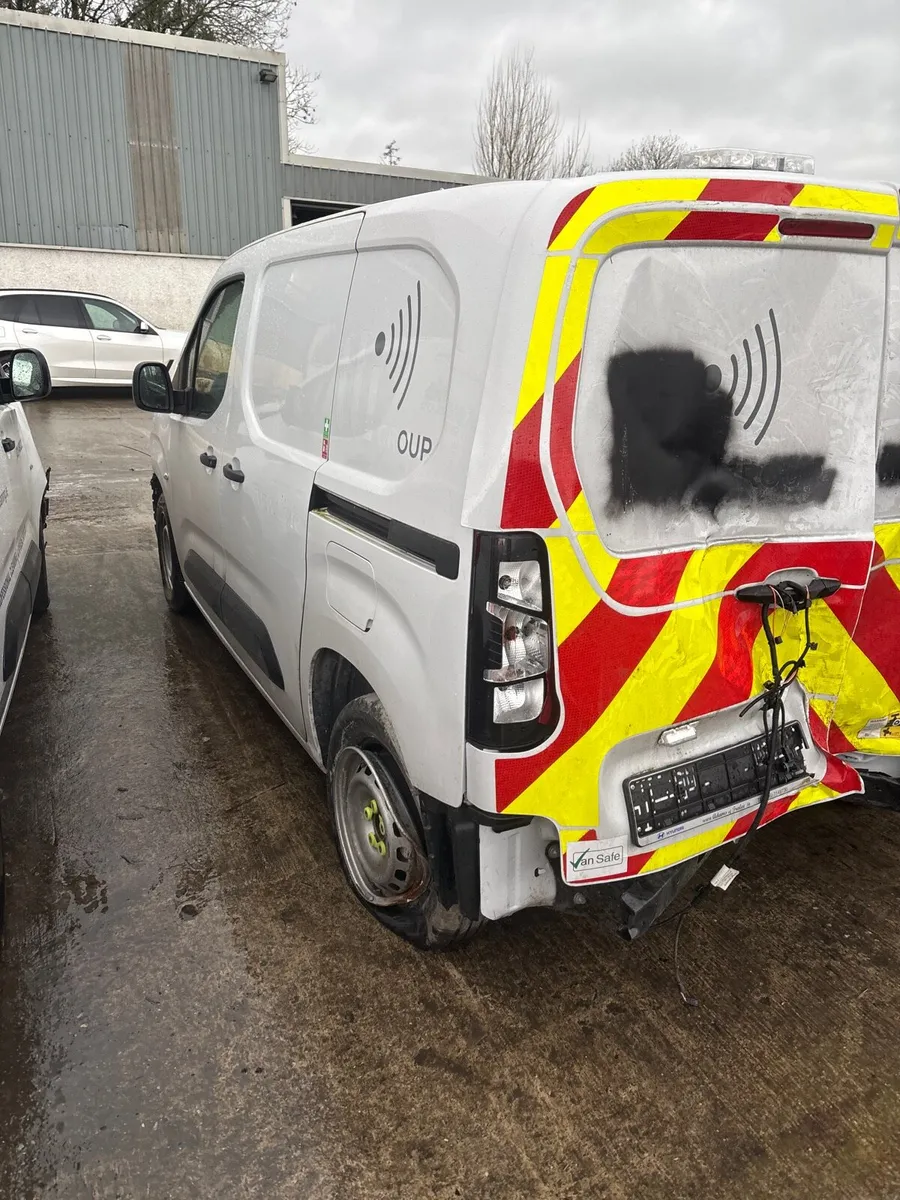 2024 fiat doblo for breaking - Image 4