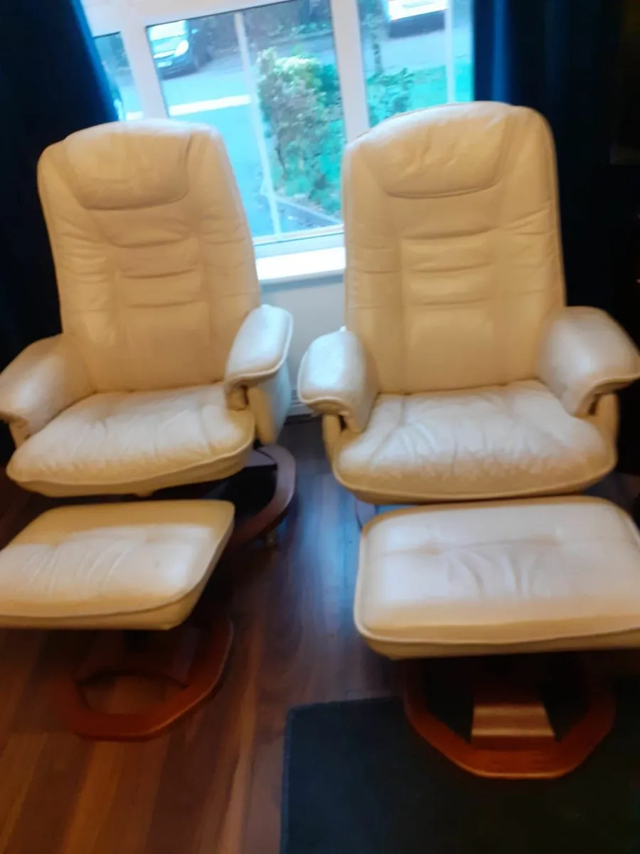 Pair of leather swivel armchairs with foot stools - Image 1