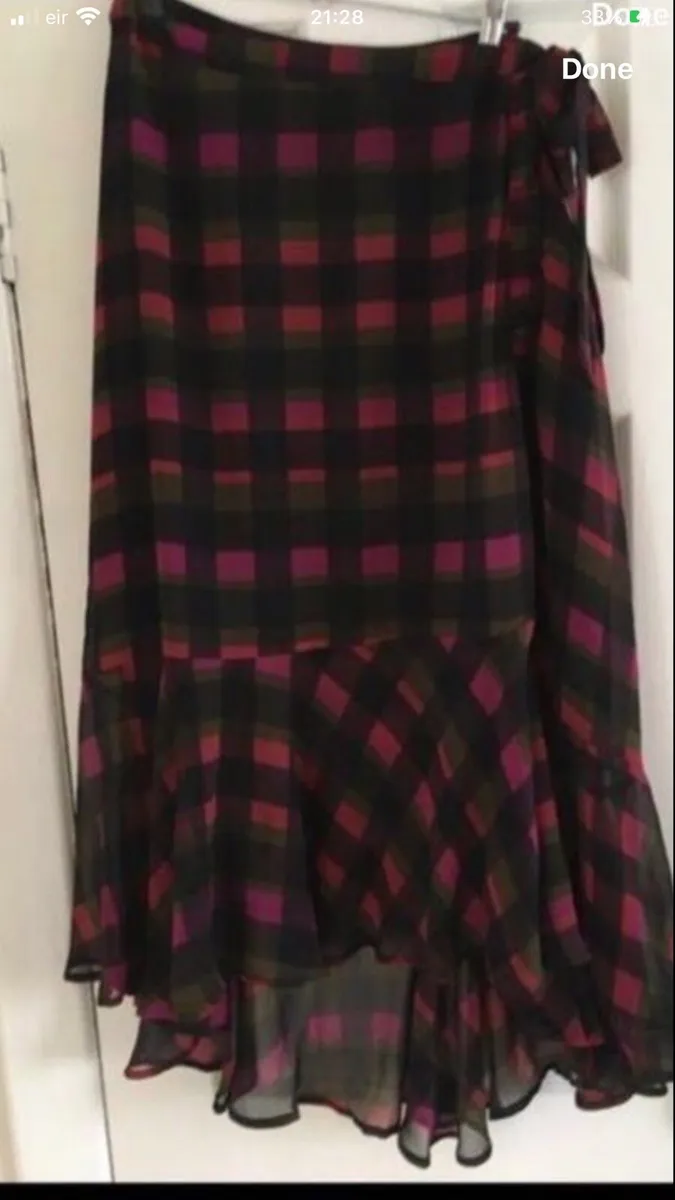 Ladies stunning skirt size 10 €10 - Image 2