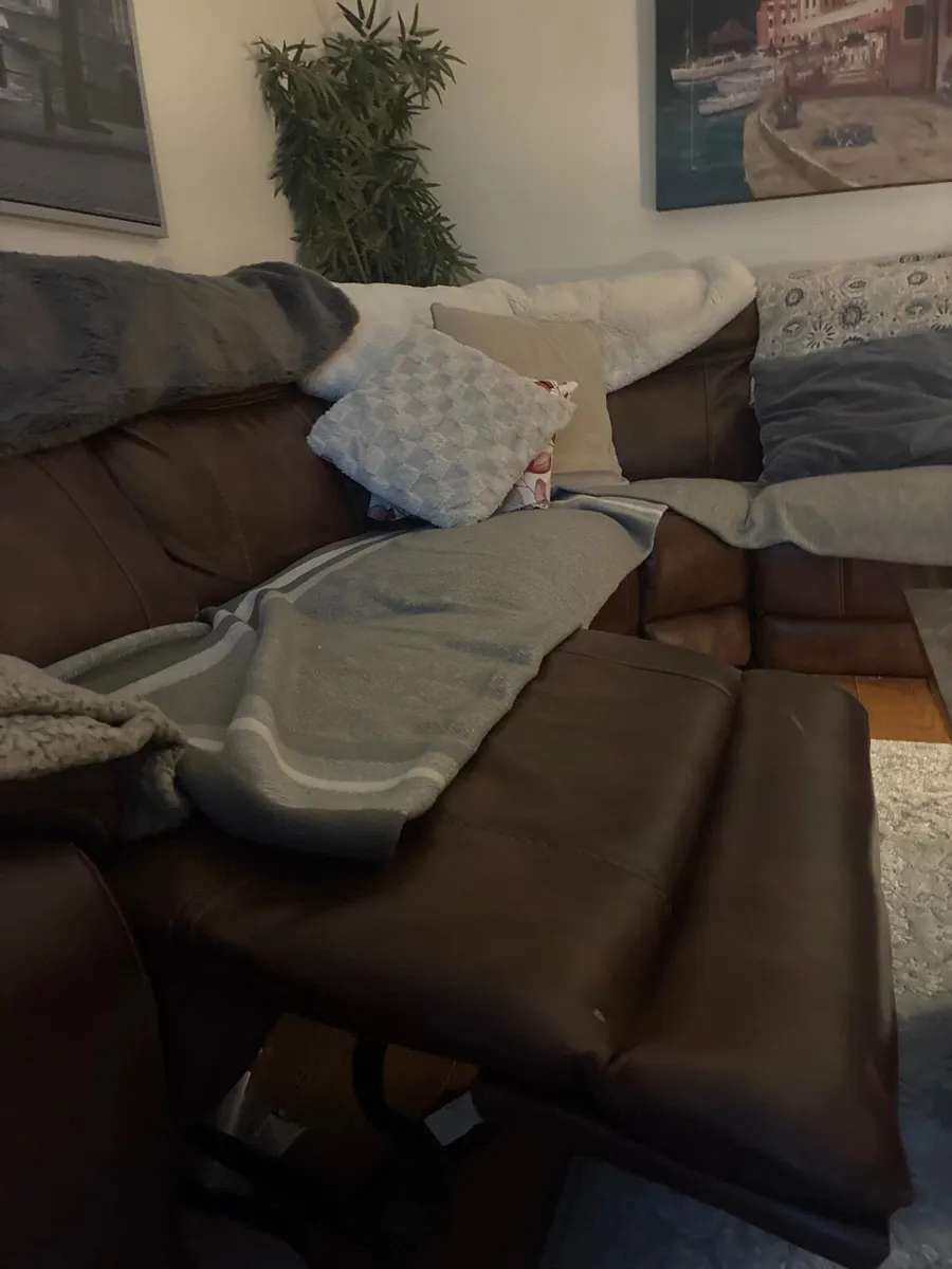 Brown leather couch - Image 3