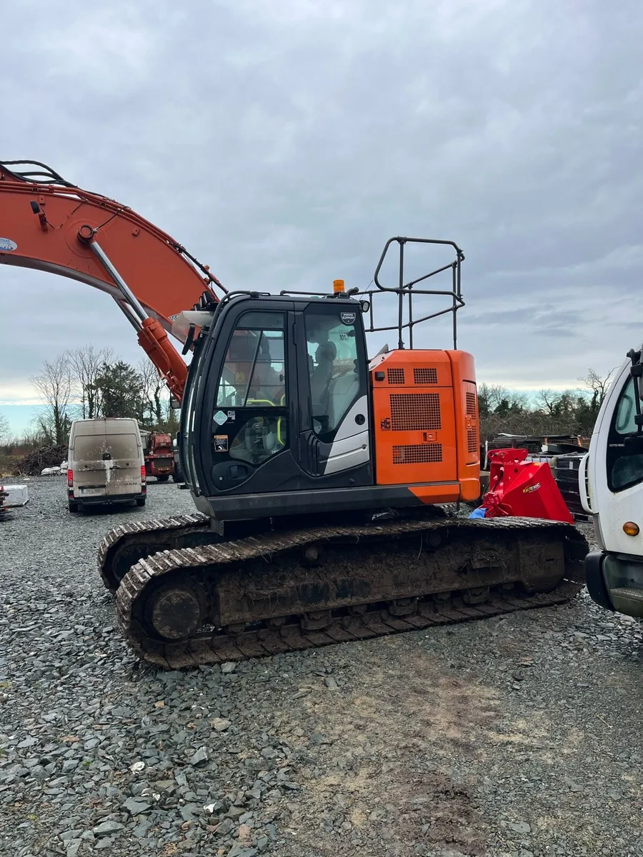 Hitachi zx225 - Image 3