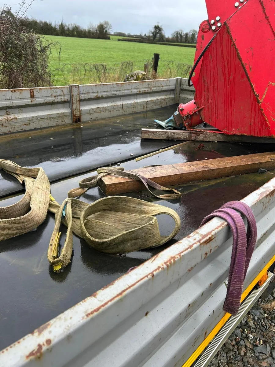 AVIA  2012 with Crane - Image 3