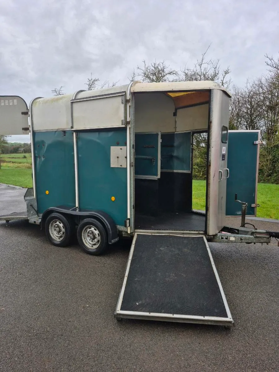 Horse box - Image 1