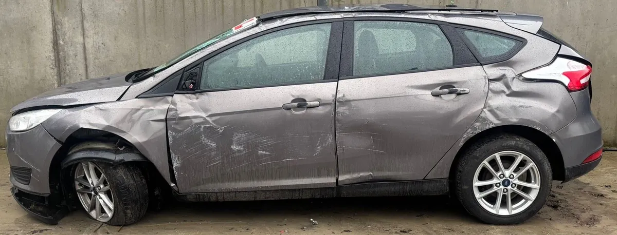 2015 Ford focus for parts - Image 2