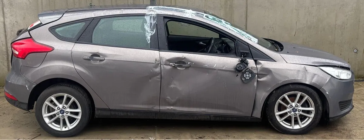 2015 Ford focus for parts - Image 4