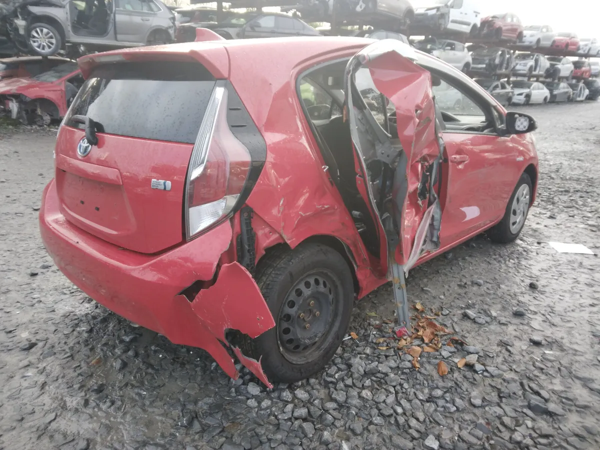 2016 Toyota Aqua for Breaking/Dismantling - Image 4