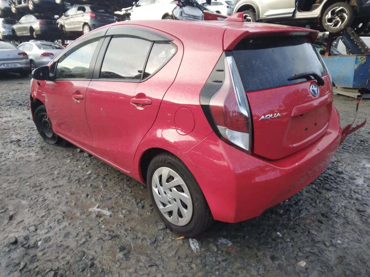 2016 Toyota Aqua for Breaking/Dismantling - Image 3