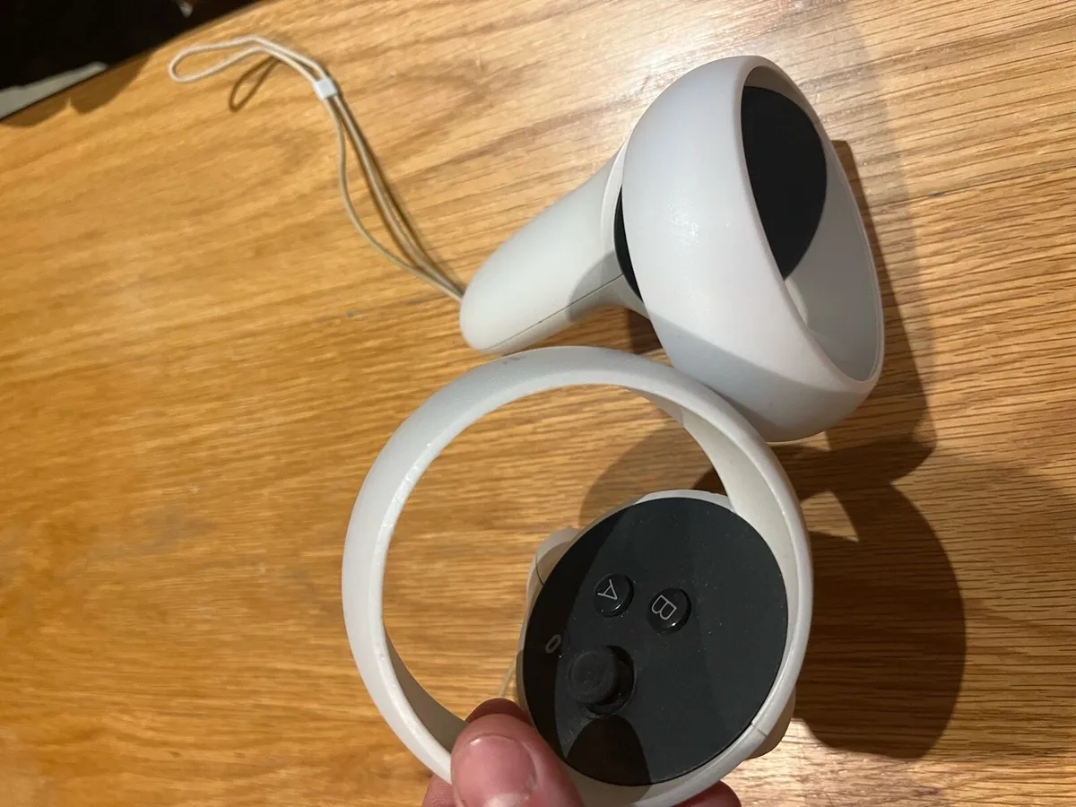meta Quest 2 Vr headset - Image 3
