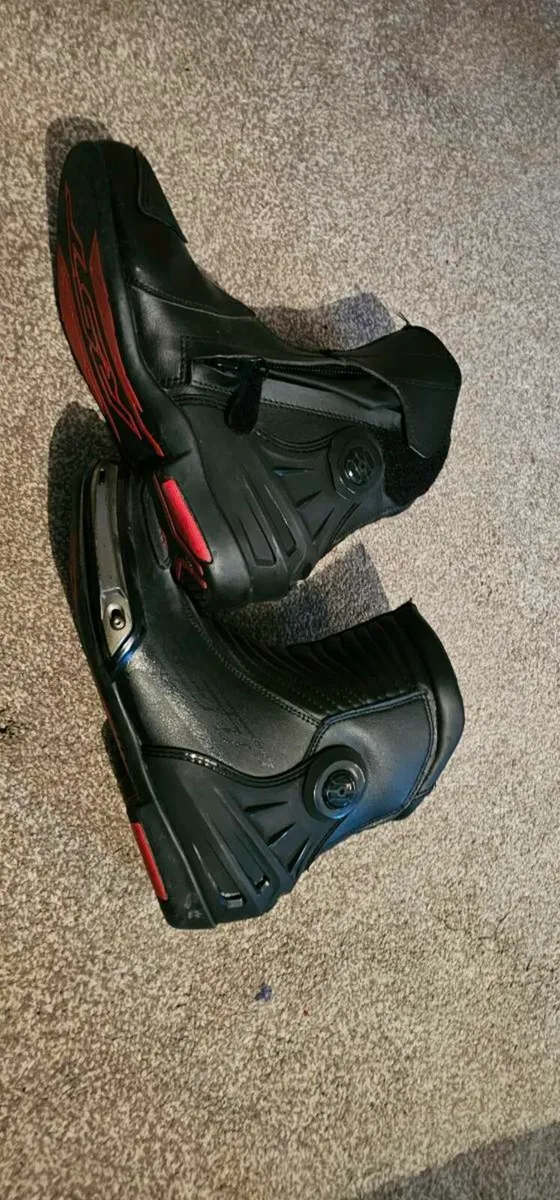 Motorcycle boots - Image 1