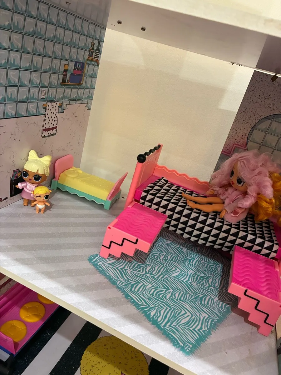 LOL large Doll house and some accessories - Image 3