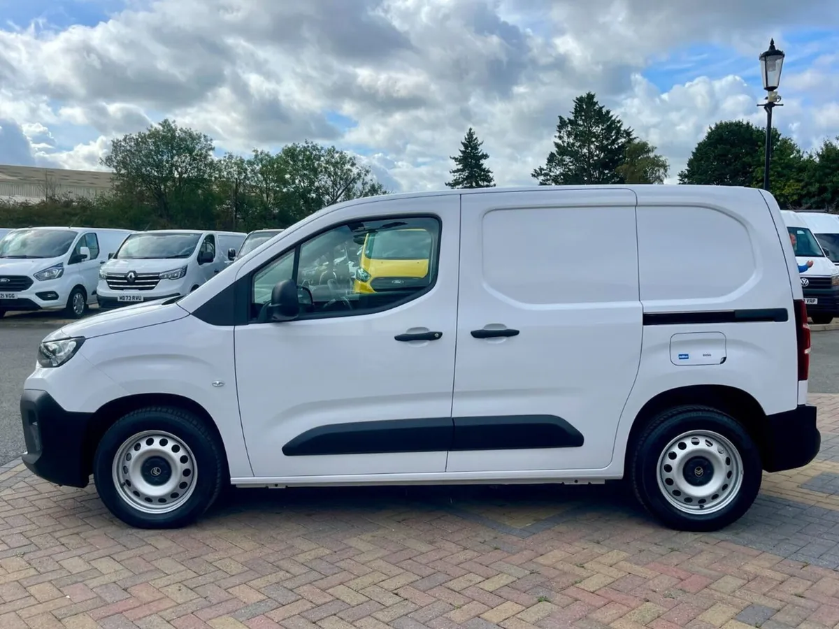 2024 Citroen Berlingo Low Roof Refrigerated Van - Image 1