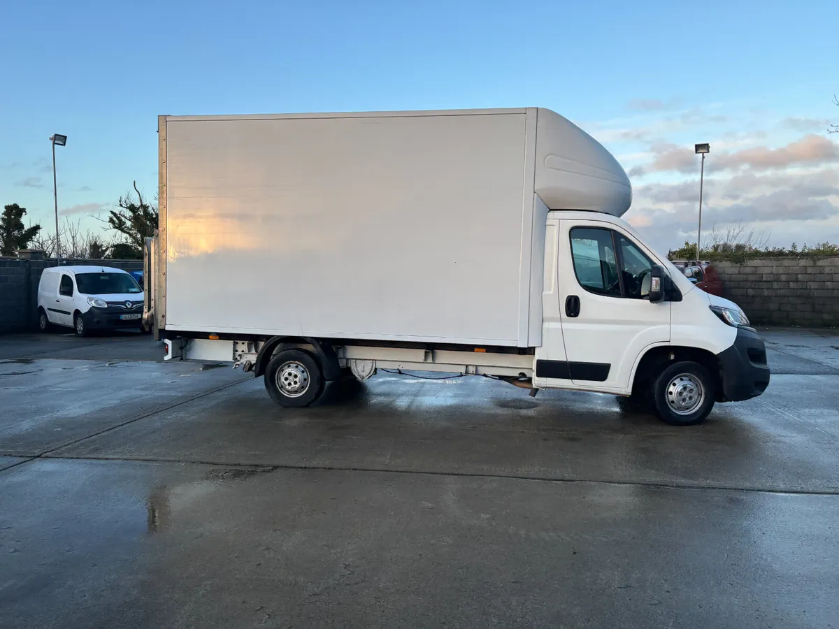 Peugeot Boxer Luton with Tail Lift - Image 3