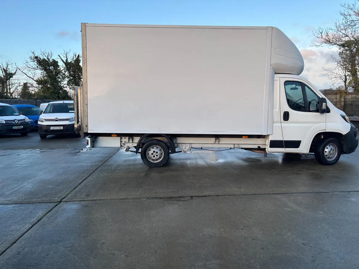 Peugeot Boxer Luton with Tail Lift - Image 4