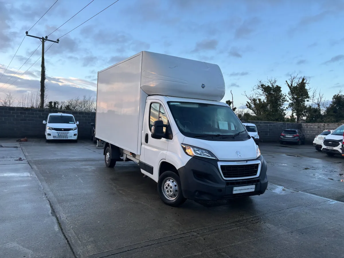 Peugeot Boxer Luton with Tail Lift - Image 1