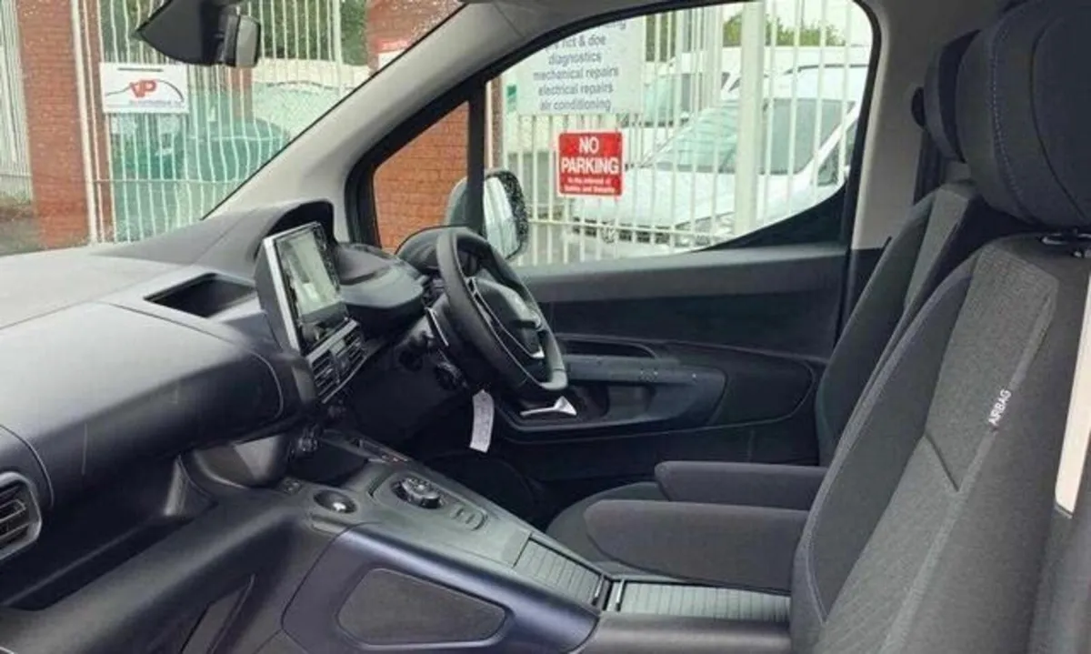 Taxi XL for sale Peugeot Riffter Ready to go Taxi - Image 3