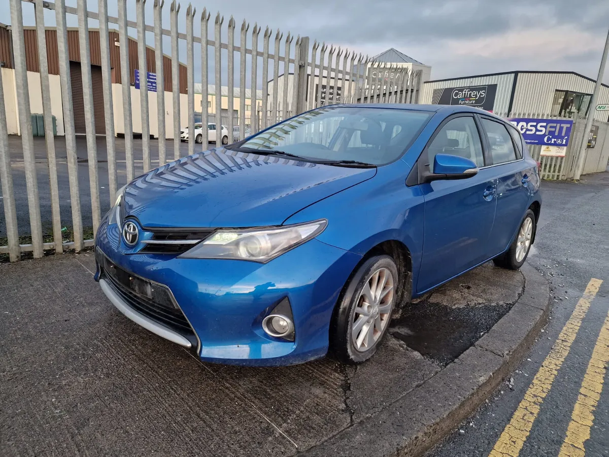 13 TOYOTA AURIS  1.4 D4D FOR BREAKING (NO GEARBOX) - Image 1