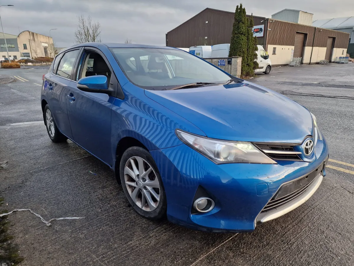 13 TOYOTA AURIS  1.4 D4D FOR BREAKING (NO GEARBOX) - Image 2