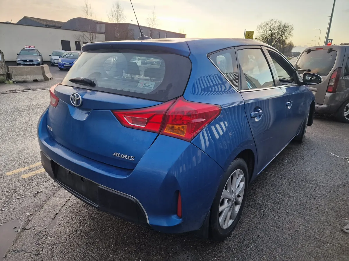 13 TOYOTA AURIS  1.4 D4D FOR BREAKING (NO GEARBOX) - Image 4