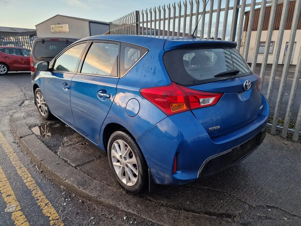 13 TOYOTA AURIS  1.4 D4D FOR BREAKING (NO GEARBOX) - Image 3