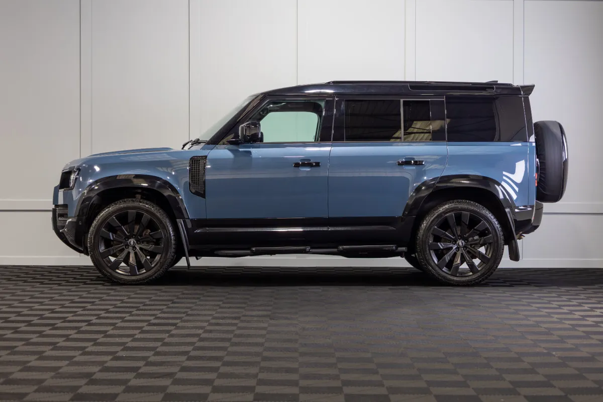 222 Land Rover Defender 110 D300 2 Seat Commercial - Image 3