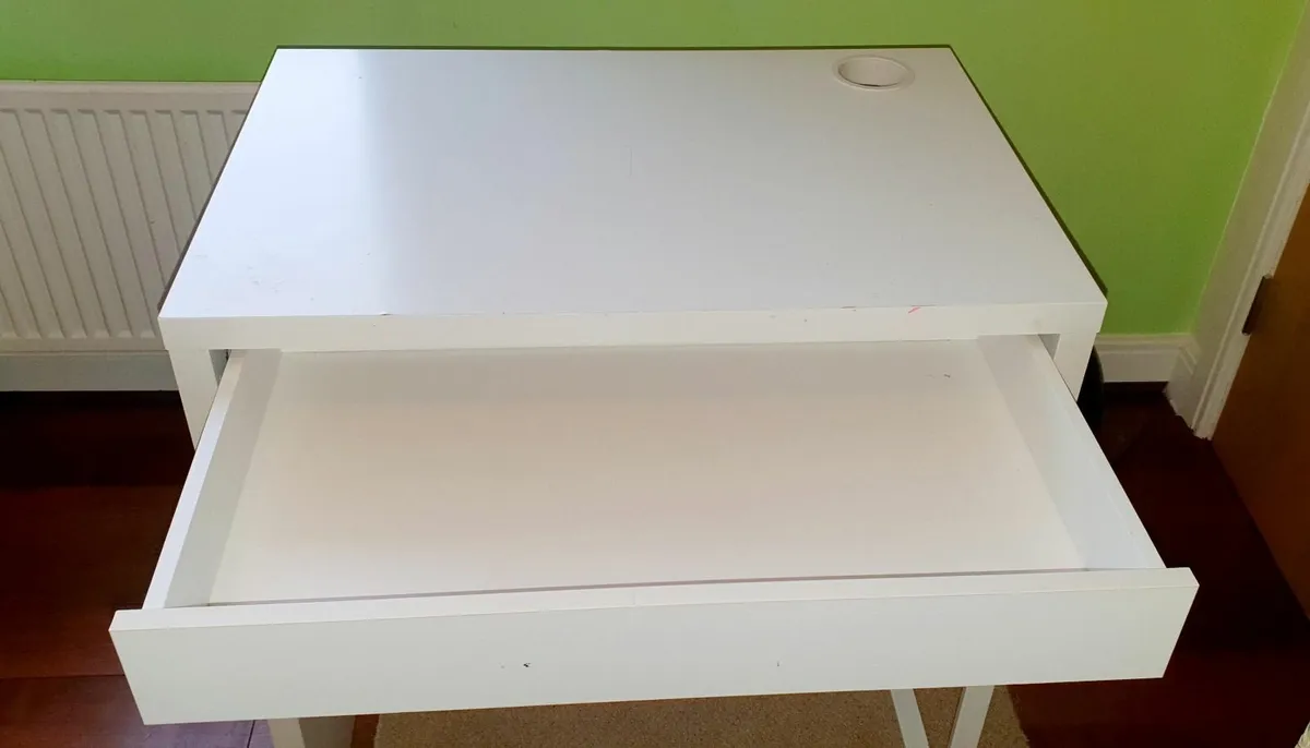 White Desk & Chair Set – €30 - Image 4