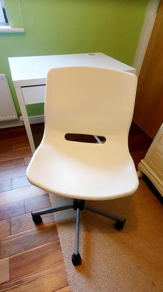 White Desk & Chair Set – €30 - Image 3