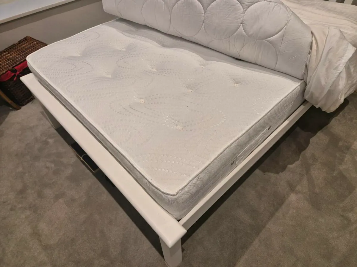 Bed 4ft6 (frame and mattress) - Image 2