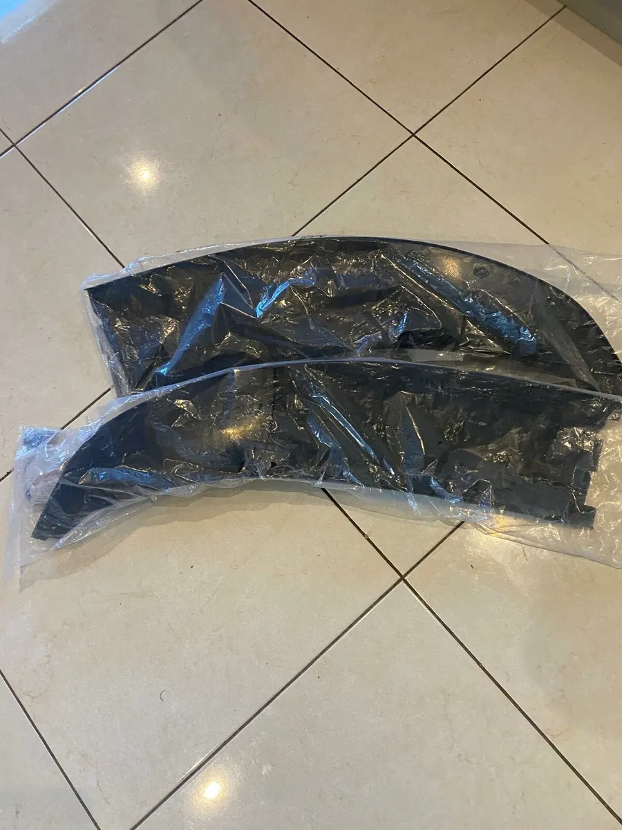 BMW 520 front spliter. - Image 4