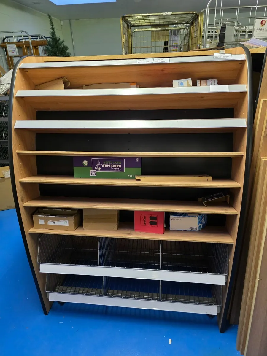 Confectionery waterfall counter unit