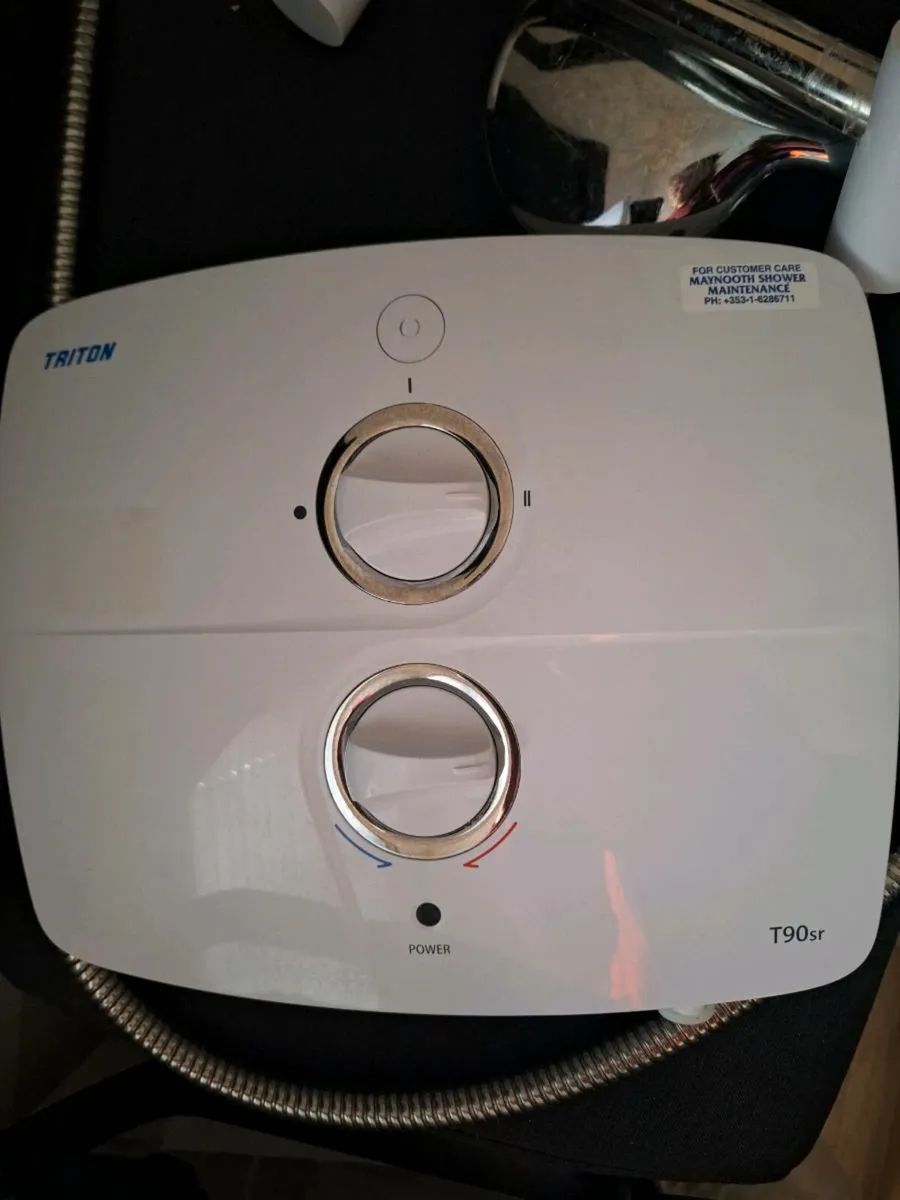 Wetroom panel and shower - Image 2