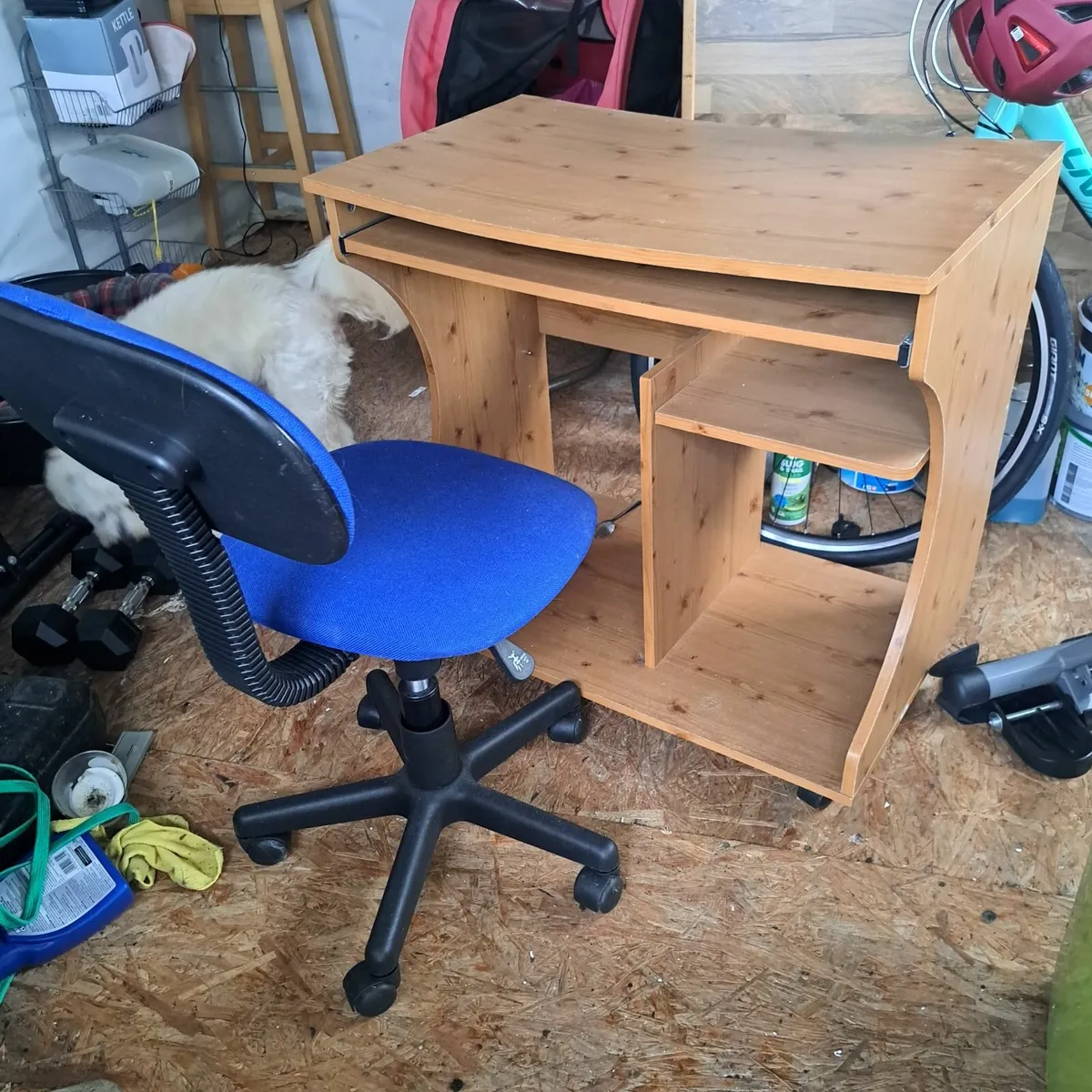 Office table and chair - Image 1