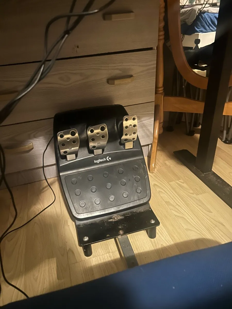 G29 Steering wheel with pedals and shifter - Image 4