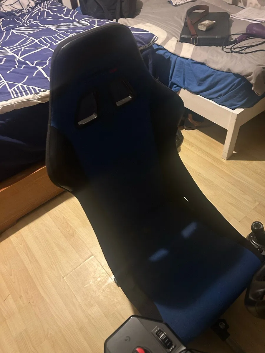 G29 Steering wheel with pedals and shifter - Image 1