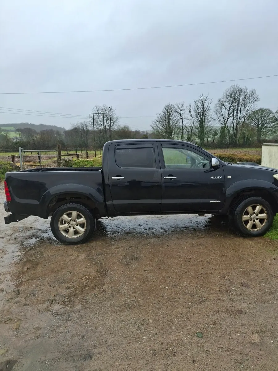 Toyota Hilux automatic - Image 3