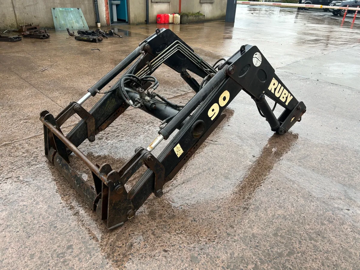 Ruby 90 Loader To Suit 4 Cylinder Fiat - Image 1